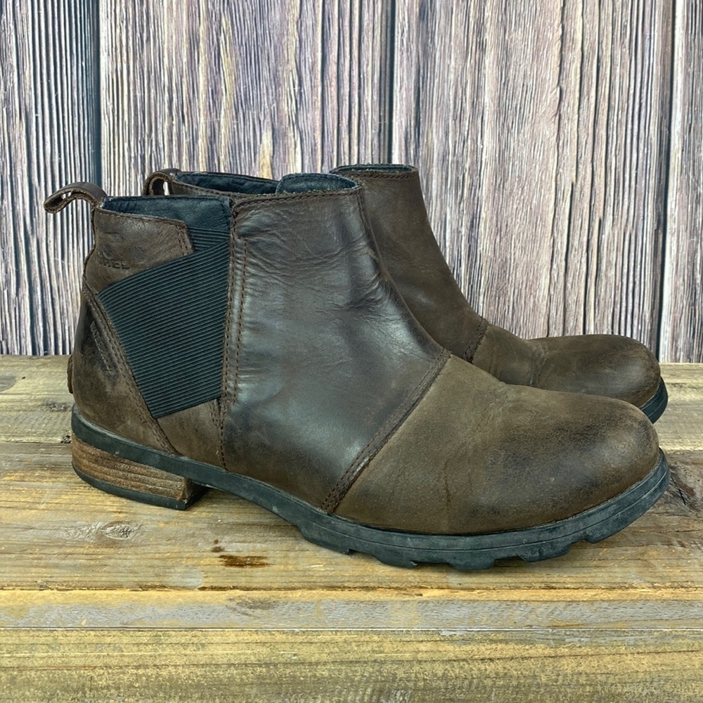 Women's Emelie Chelsea Waterproof Boots in Dark Brown- Size 9.5